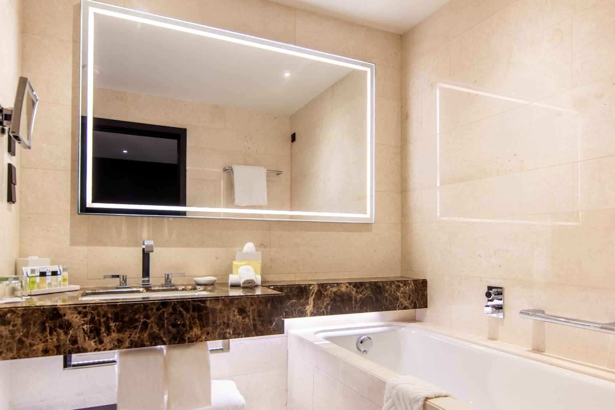 Habitación con cama extragrande